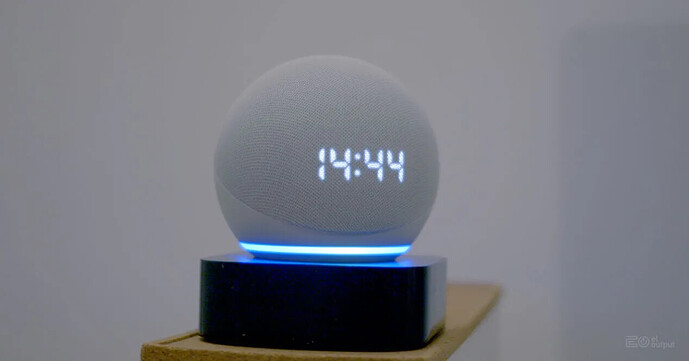 Amazon Echo Dot 4 với Đồng hồ